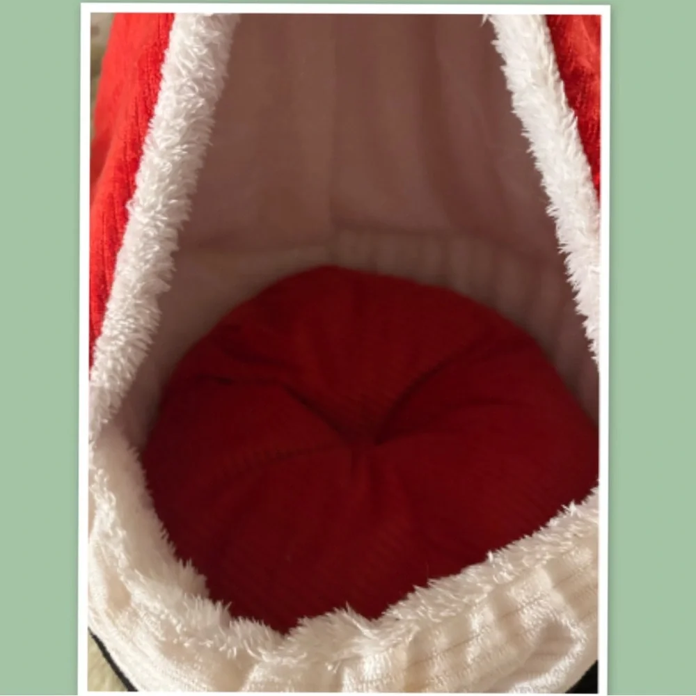 Vibrant Life Hideaway Santa Small Pet Bed - Cave Style Bed